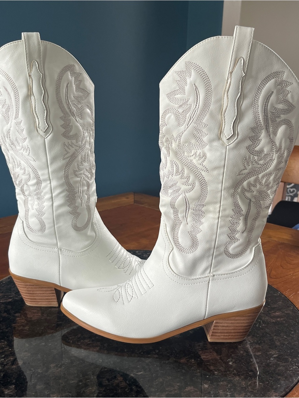 White Women's Western Mid-Calf Heeled Cowboy Boots